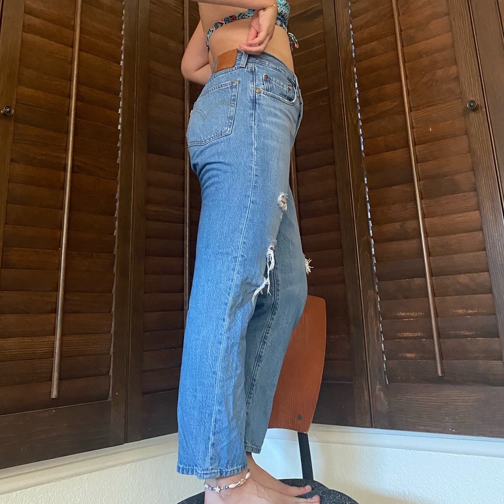 Levi’s 501! Like new w/ rips
